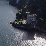 Stunning Facing Lake,