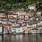 Villa Stunning Facing Lake,