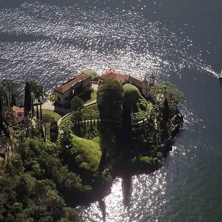 Stunning Facing Lake, Villa