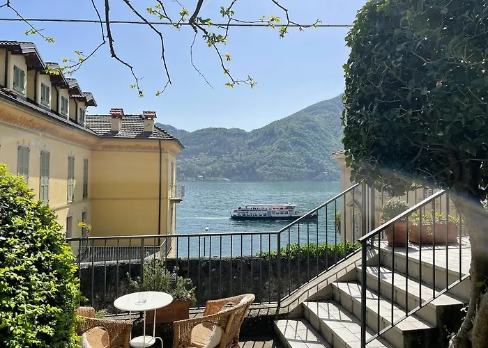 Stunning Facing Lake, Villa *