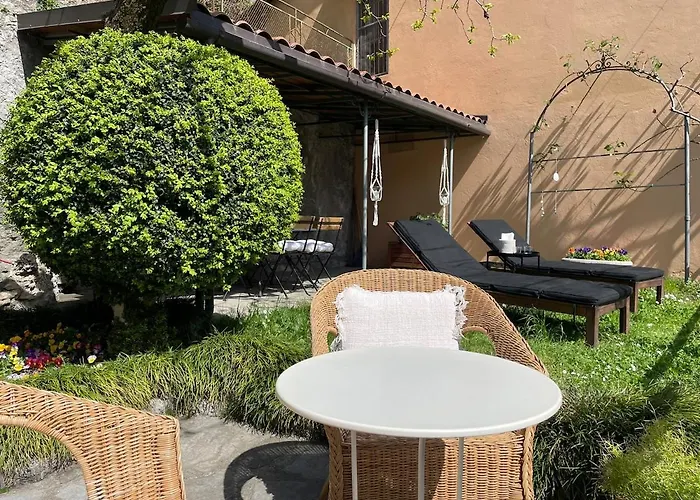 Stunning Facing Lake, Villa *