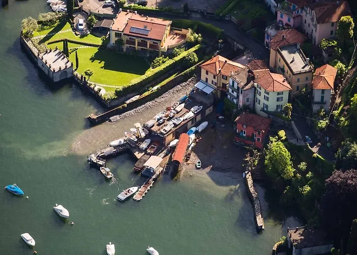 Stunning Facing Lake, Villa