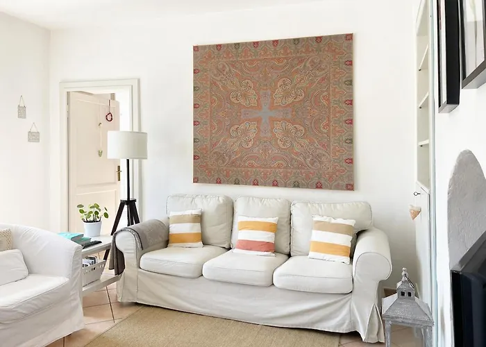 Stunning Facing Lake, *