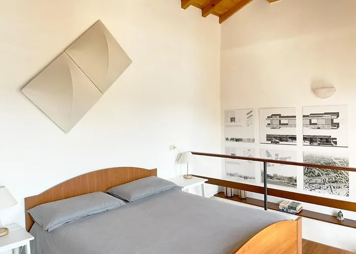 Villa Stunning Facing Lake,