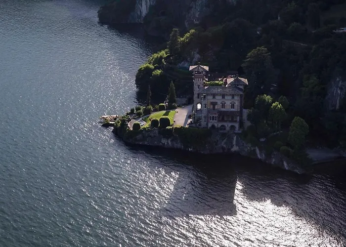 Stunning Facing Lake,