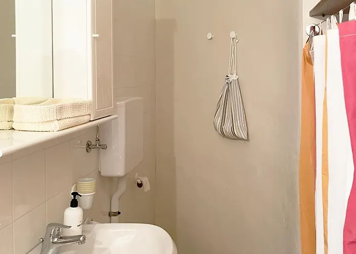 Stunning Facing Lake, Villa *