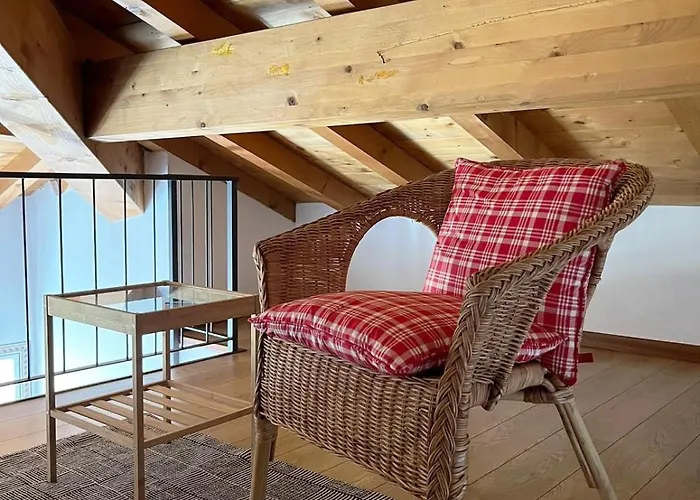 Stunning Facing Lake, Villa *