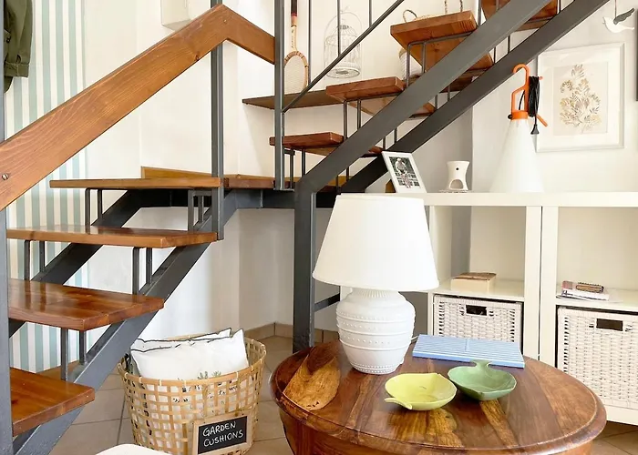 Stunning Facing Lake,