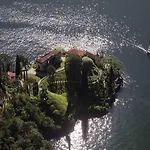 Stunning Facing Lake, Villa