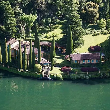 Stunning Facing Lake, וילה טרמצו